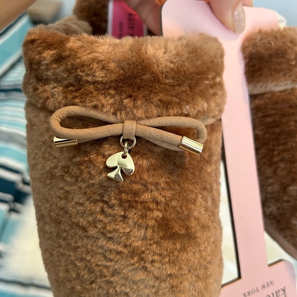 ๐ซ Sold ๐ซ Kate spade fluffy slippers NWT size 7 - Picture 3 of 5